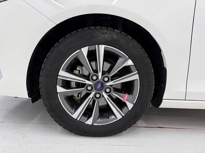 Фото 16 - Ford Escort