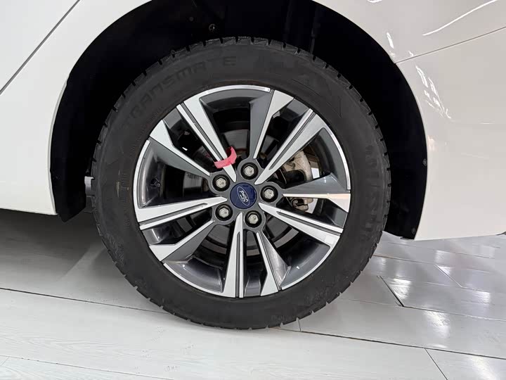 Фото 17 - Ford Escort