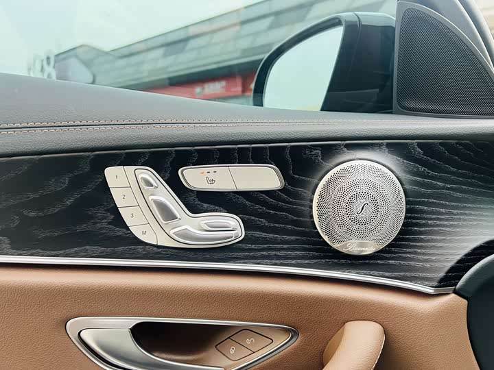 Фото 10 - Mercedes-Benz E-Class