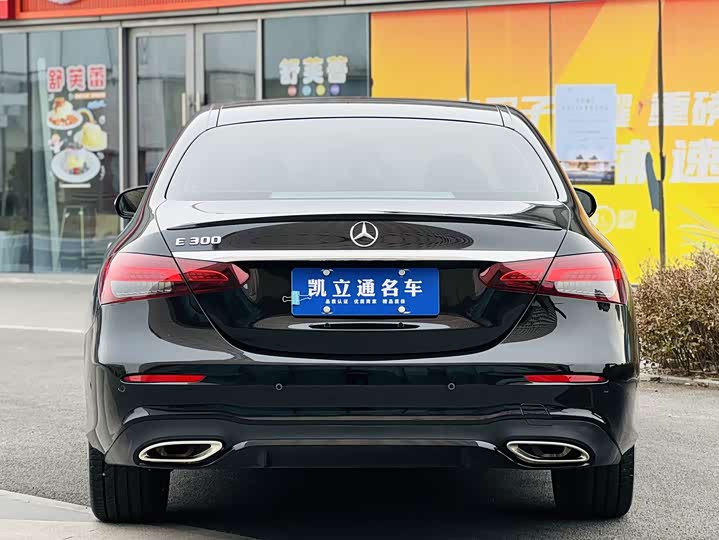 Фото 4 - Mercedes-Benz E-Class