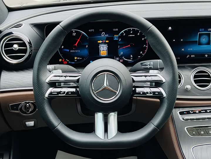 Фото 6 - Mercedes-Benz E-Class