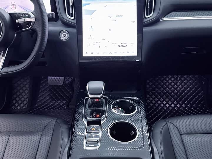 Фото 11 - Hongqi HS3