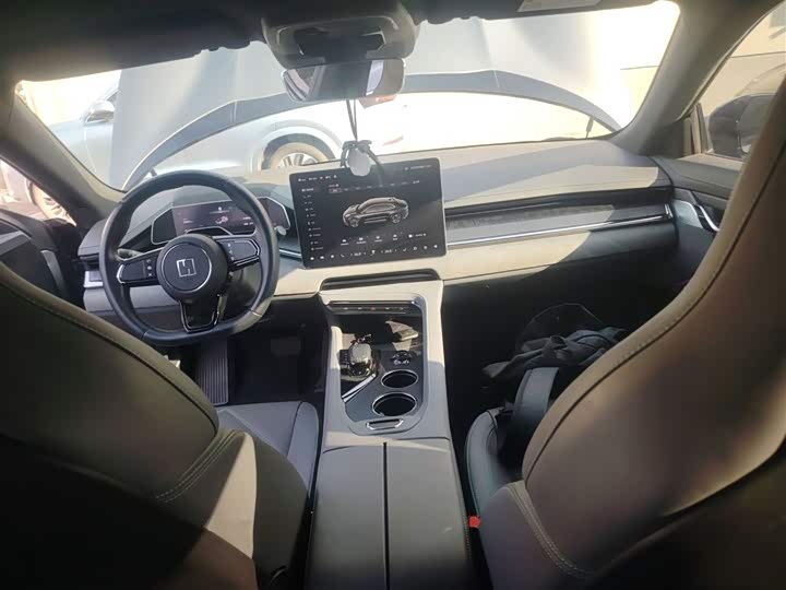 Фото 10 - Zeekr 001