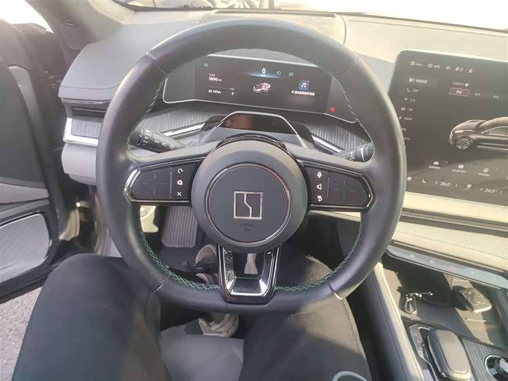 Фото 11 - Zeekr 001