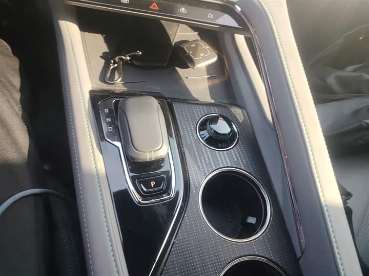 Фото 14 - Zeekr 001