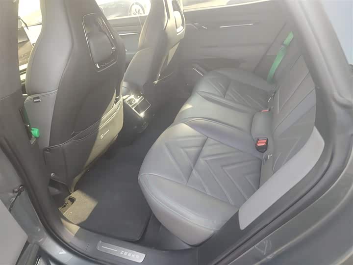 Фото 17 - Zeekr 001