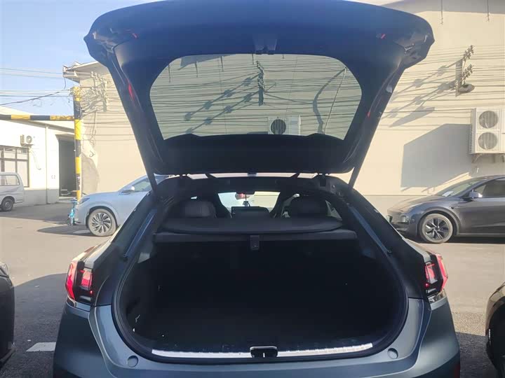 Фото 19 - Zeekr 001