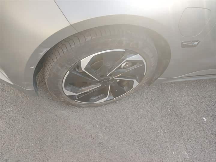 Фото 23 - Zeekr 001