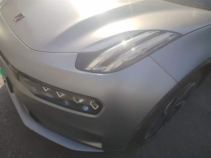 Фото 24 - Zeekr 001