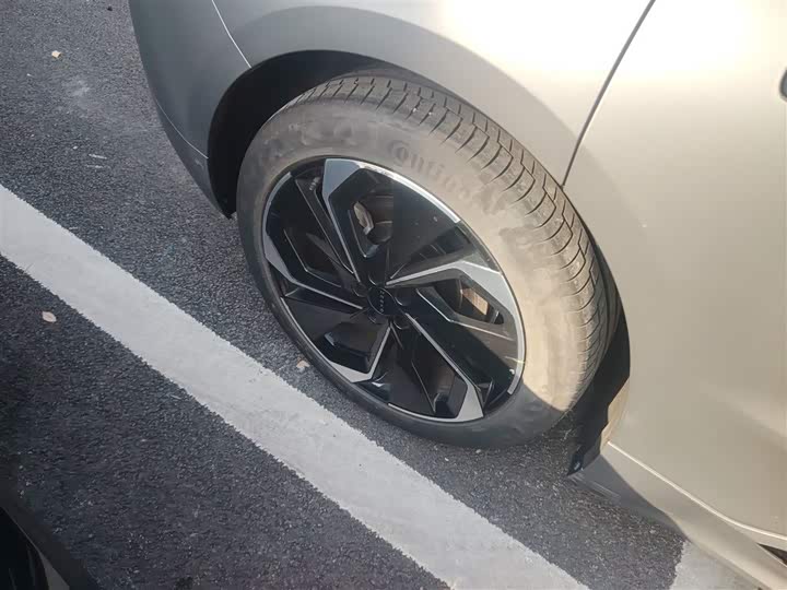 Фото 26 - Zeekr 001