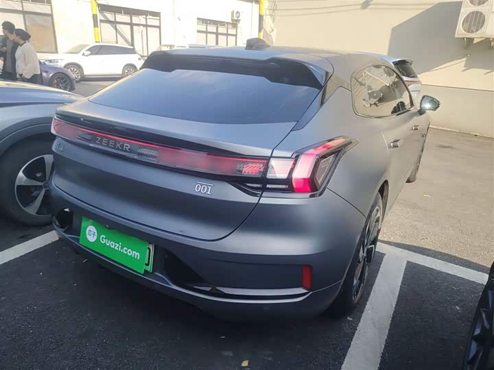 Фото 7 - Zeekr 001