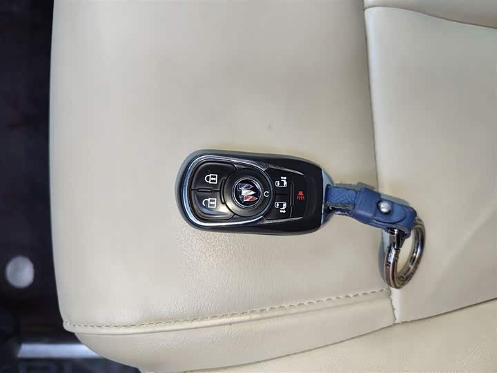 Фото 9 - Buick GL8 ES