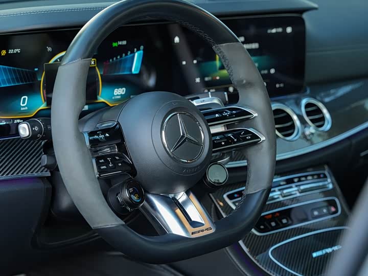 Фото 8 - Mercedes-Benz E-Class AMG