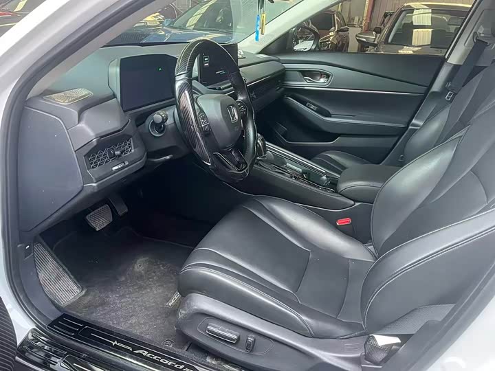 Фото 3 - Honda Accord