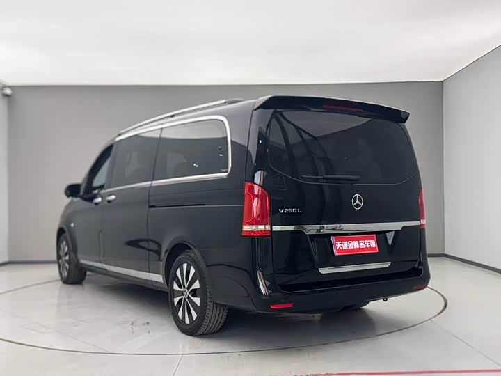 Фото 21 - Mercedes-Benz Vito