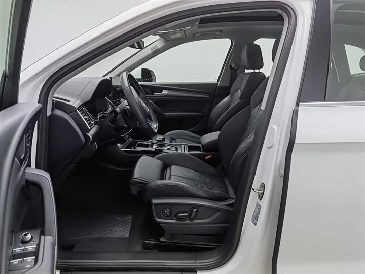 Фото 10 - Audi Q5L