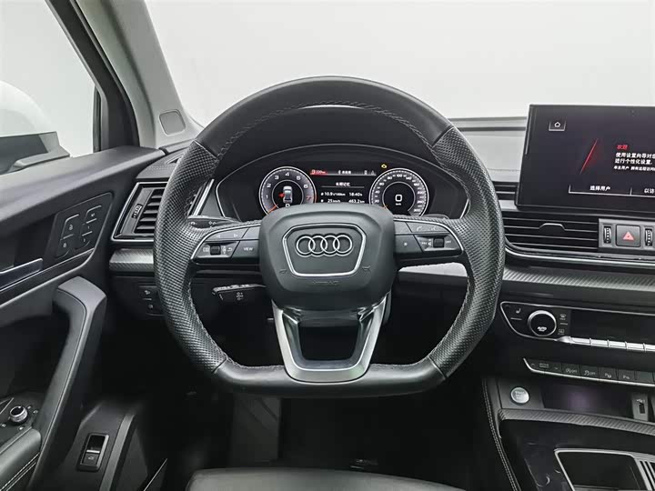 Фото 11 - Audi Q5L