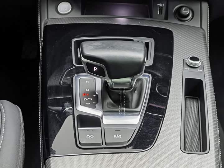 Фото 13 - Audi Q5L