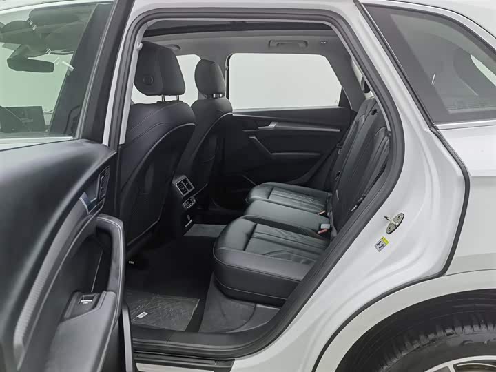 Фото 15 - Audi Q5L