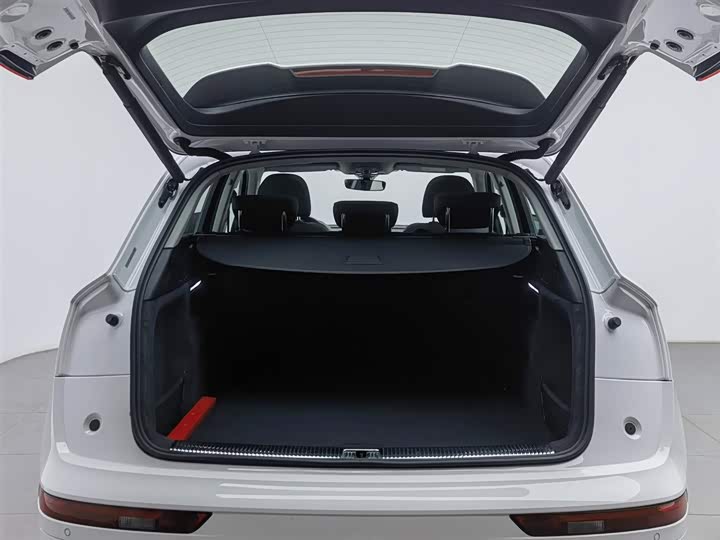 Фото 16 - Audi Q5L