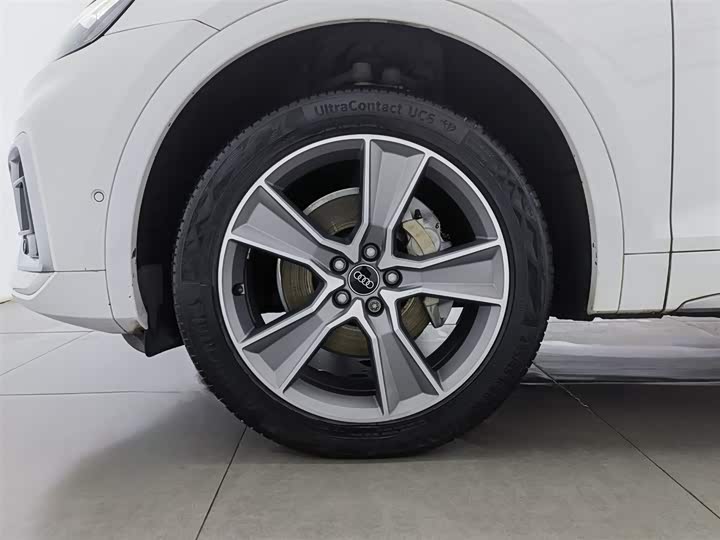 Фото 17 - Audi Q5L