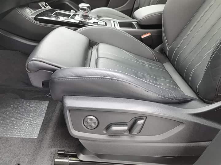 Фото 20 - Audi Q5L