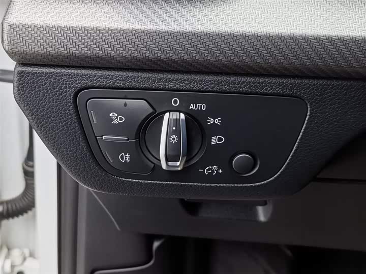 Фото 21 - Audi Q5L