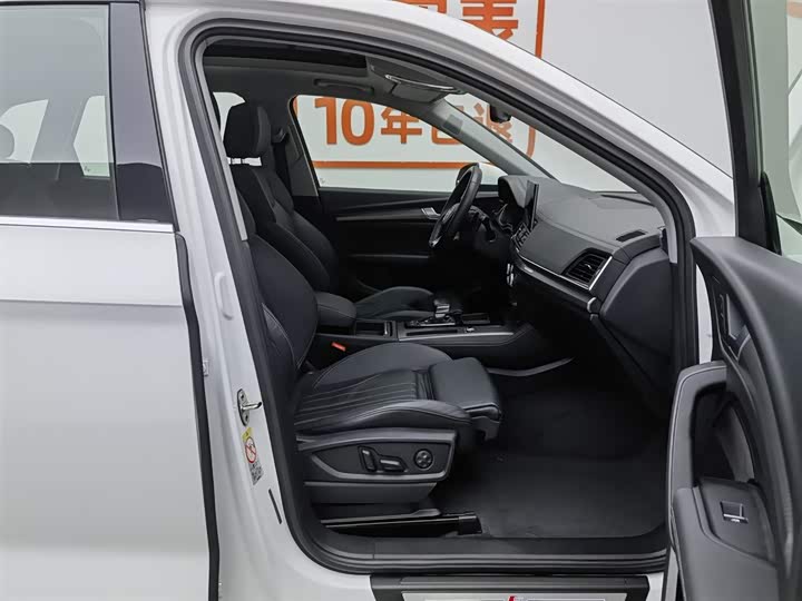 Фото 23 - Audi Q5L