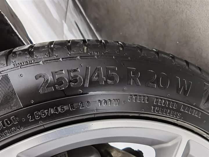 Фото 24 - Audi Q5L