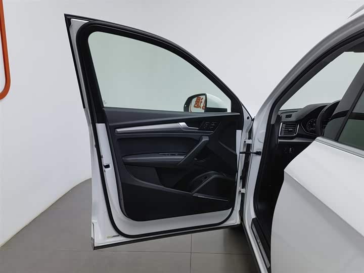 Фото 8 - Audi Q5L