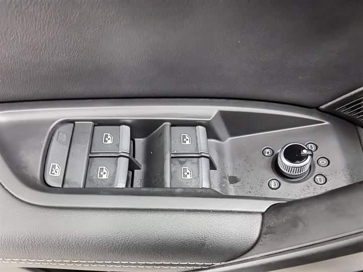 Фото 9 - Audi Q5L