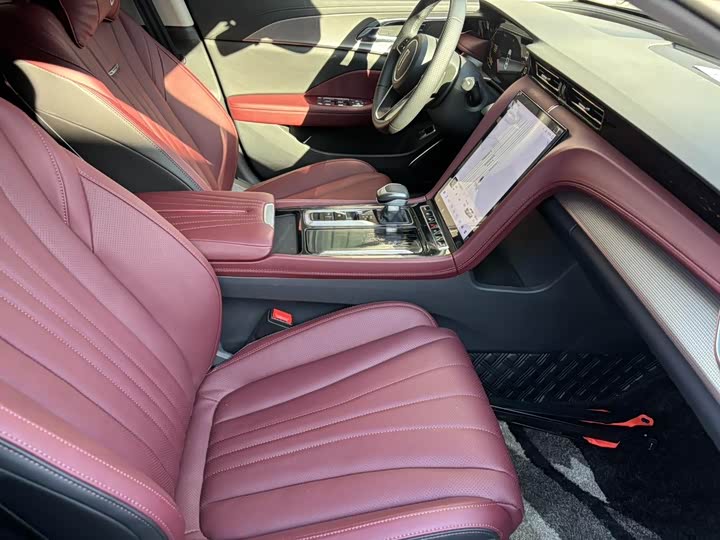 Фото 12 - Hongqi HS5