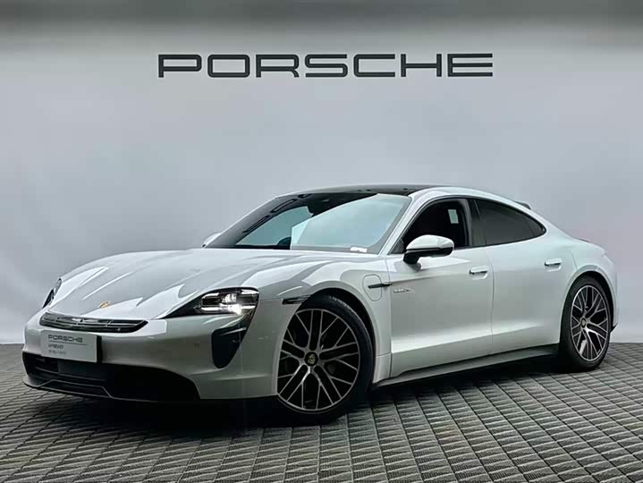 Фото 1 - Porsche Taycan