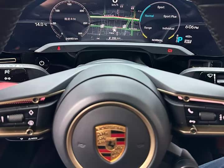 Фото 10 - Porsche Taycan