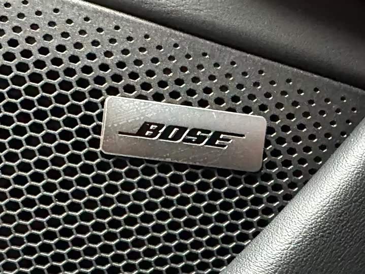 Фото 14 - Porsche Taycan