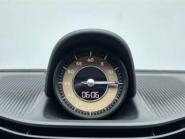 Фото 15 - Porsche Taycan