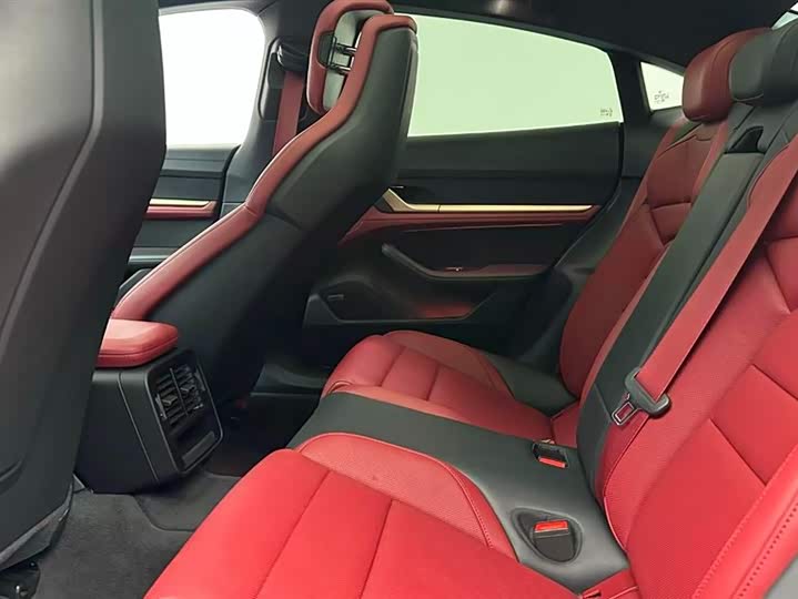 Фото 16 - Porsche Taycan