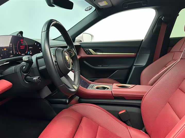 Фото 17 - Porsche Taycan