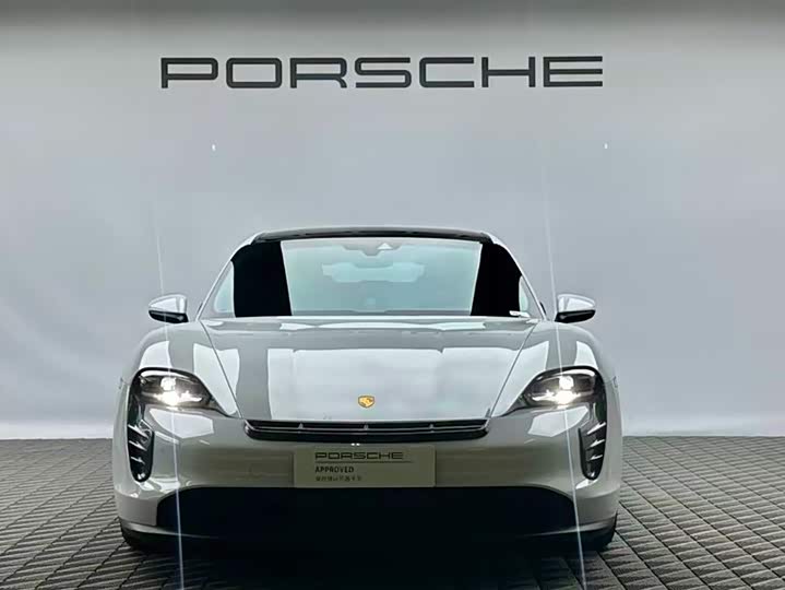 Фото 2 - Porsche Taycan