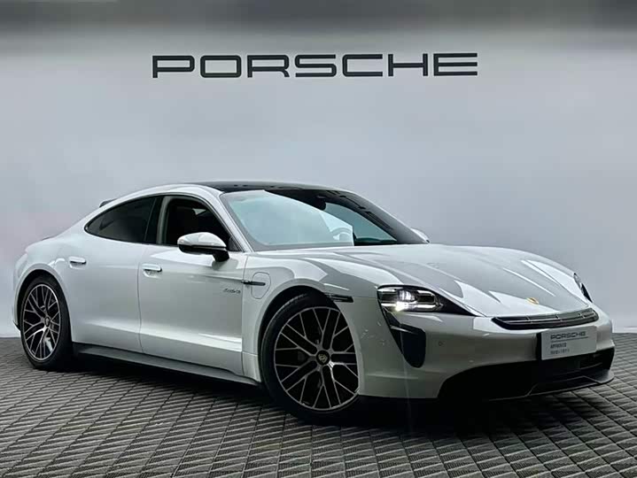 Фото 3 - Porsche Taycan