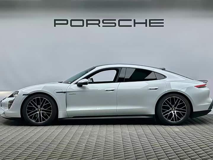 Фото 4 - Porsche Taycan