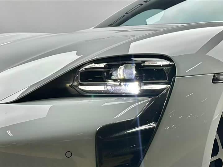 Фото 8 - Porsche Taycan