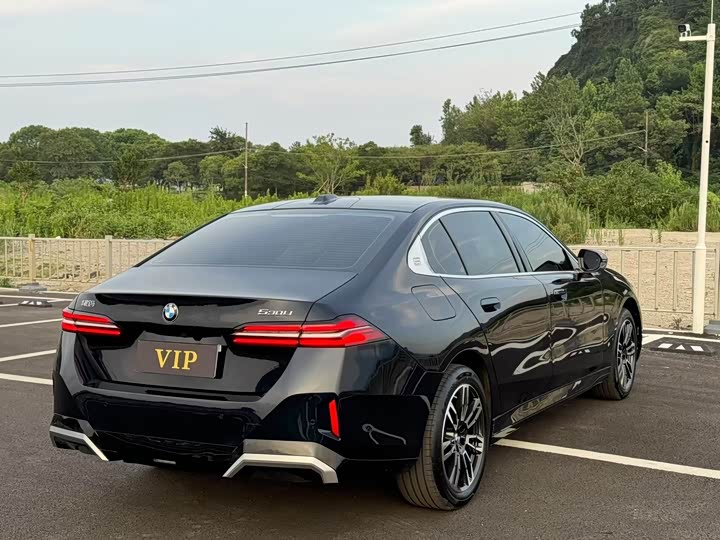 Фото 14 - BMW 5 Series