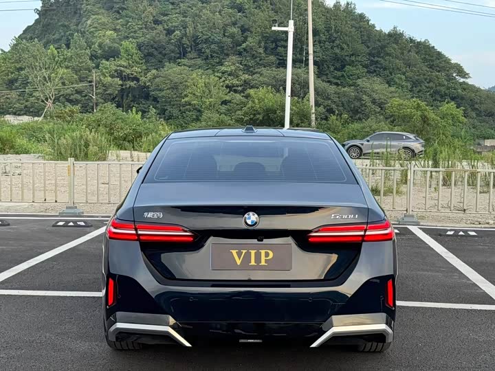 Фото 15 - BMW 5 Series