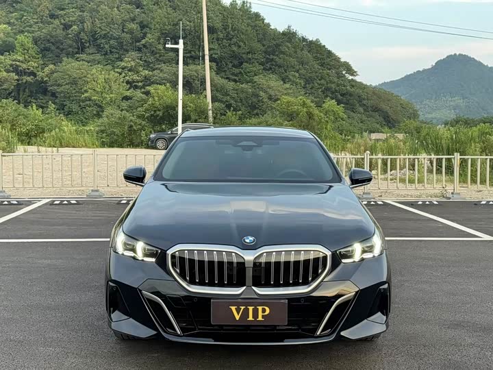 Фото 2 - BMW 5 Series