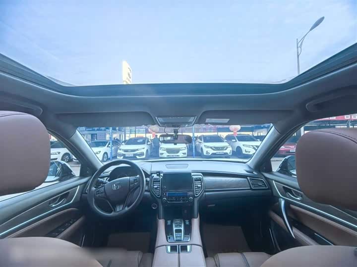 Фото 8 - Honda UR-V