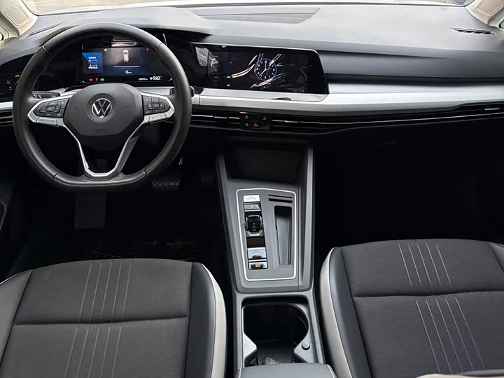 Фото 10 - Volkswagen Golf