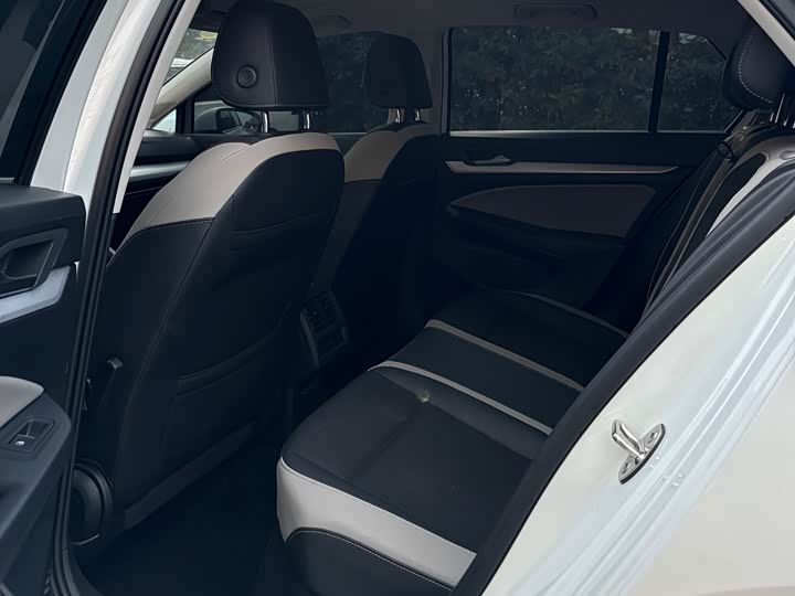 Фото 11 - Volkswagen Golf