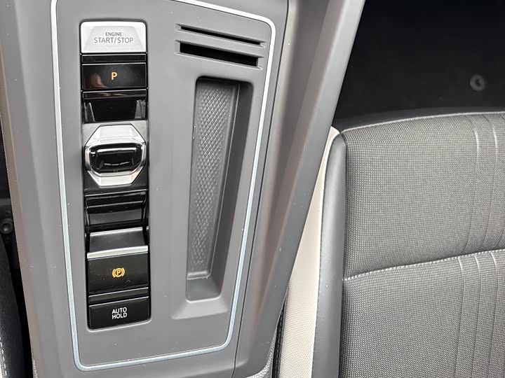 Фото 14 - Volkswagen Golf