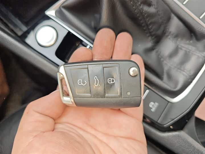 Фото 9 - Volkswagen Sagitar L